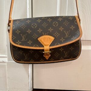 Authentic Louis Vuitton Cross Body
